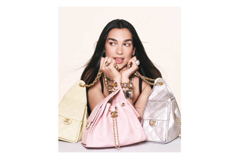 Dua Lipa è il volto della nuova borsa Chanel 25