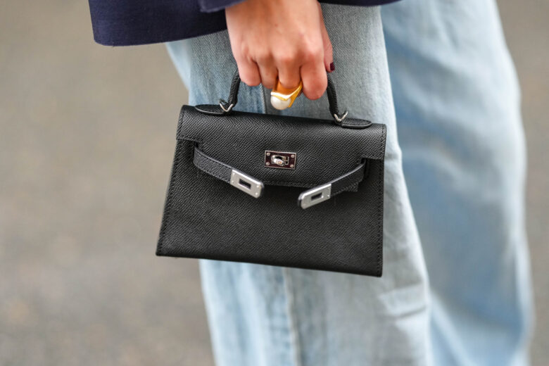 Formato mini, stile maxi: 10 borse a mano a cui non saprete proprio dire “no” in questa stagione