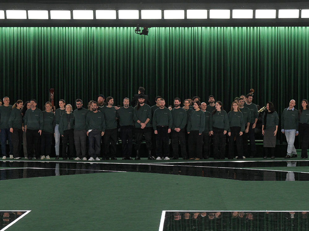 gucci-sfilata-ai-25-26-uscita-finale-ufficio-stile-team-interno