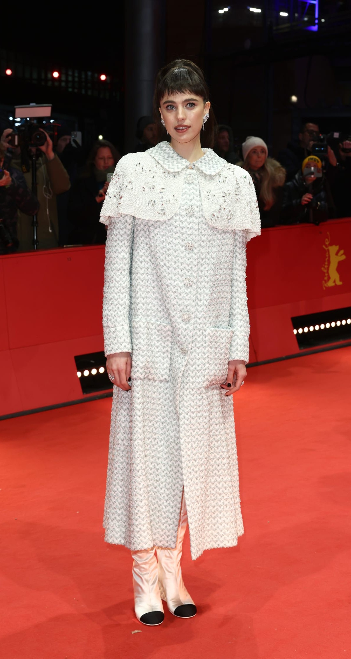 ok chanel_margaret-qualley-wore-chanel-at-the-22blue-moon22-premiere-75th-berlinale-international-film-festival-180225_1-LD