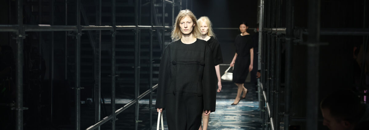 prada-sfilata-fw-25-26