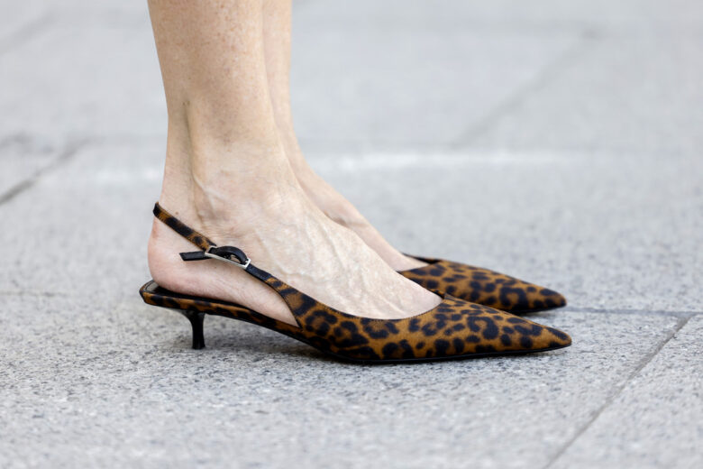 Tutte pazze per le slingback animalier: sono loro le scarpe must-have della primavera