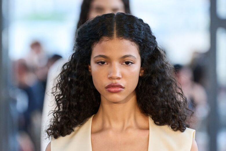 La spazzola può fare la differenza per i capelli ricci: ecco come scegliere quella giusta