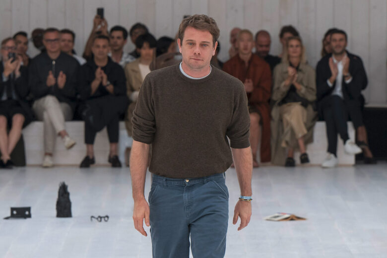 Jonathan Anderson lascia la direzione creativa di Loewe