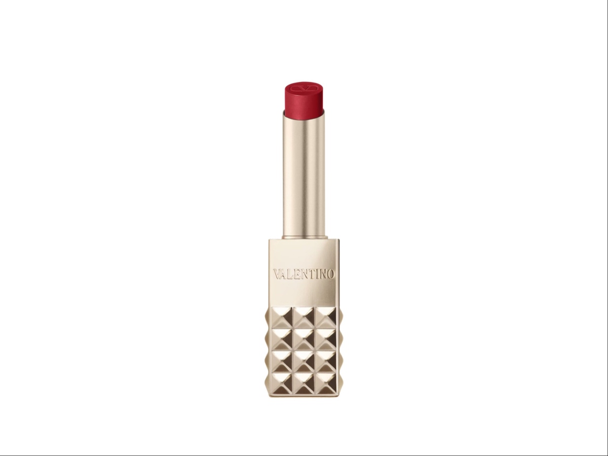 labbra glossate effetto vinile tendenza make up primavera estate 2025 03