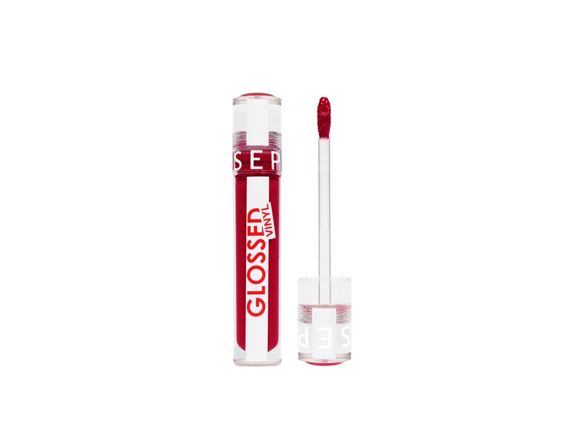 labbra glossate effetto vinile tendenza make up primavera estate 2025 11
