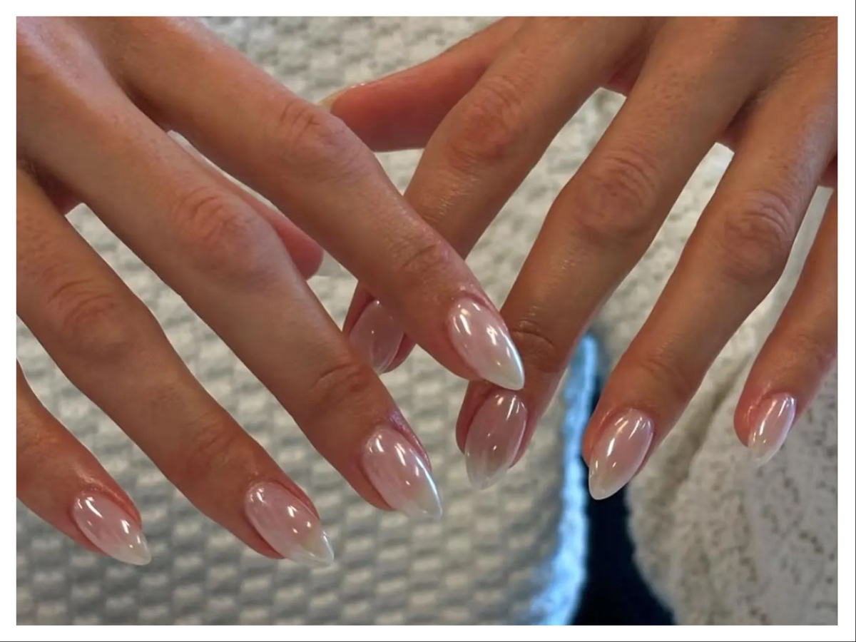 soap nails unhie nude lucide e luminose tendenza manicure 2025 cover 01