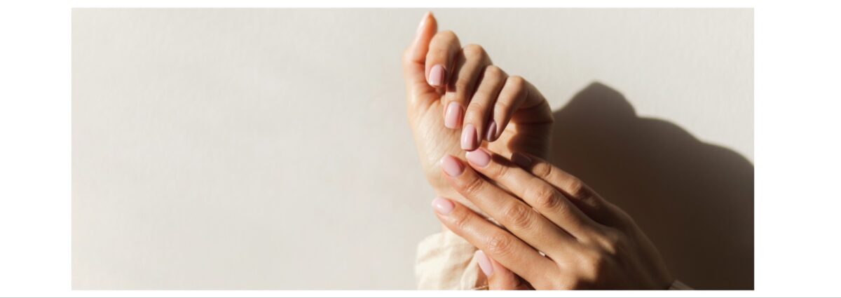 soap nails unhie nude lucide e luminose tendenza manicure 2025 cover dekstop