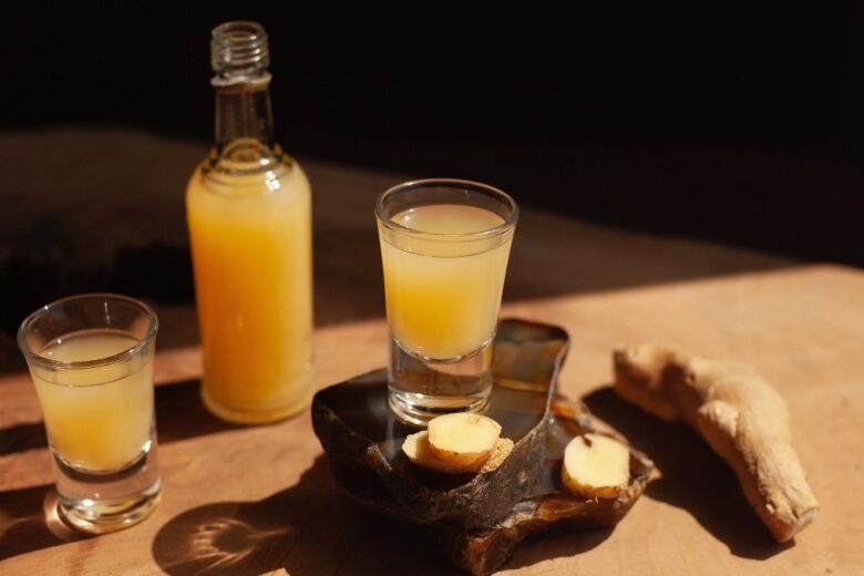 7 (sorprendenti) motivi per cui dovreste bere uno shot di zenzero e curcuma ogni mattina