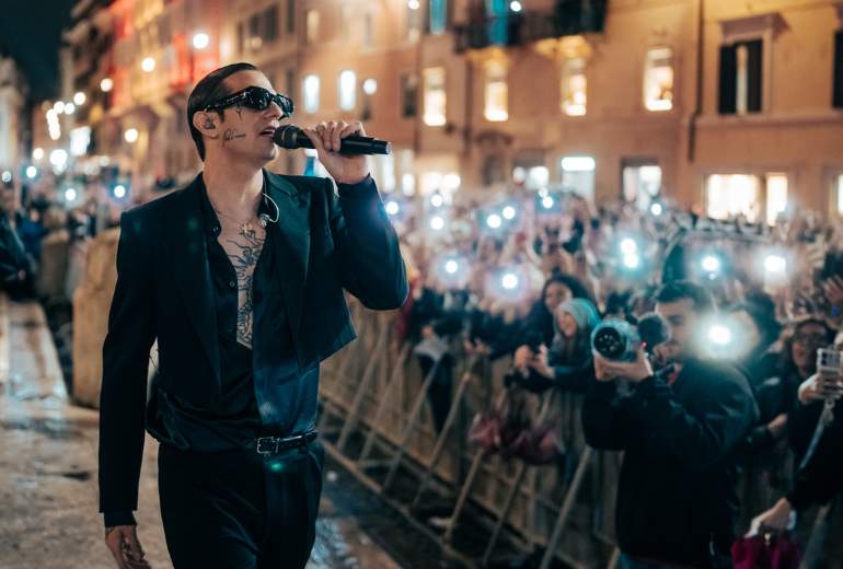 È uscito il nuovo album di Achille Lauro (e c’è un brano dedicato a una donna speciale)