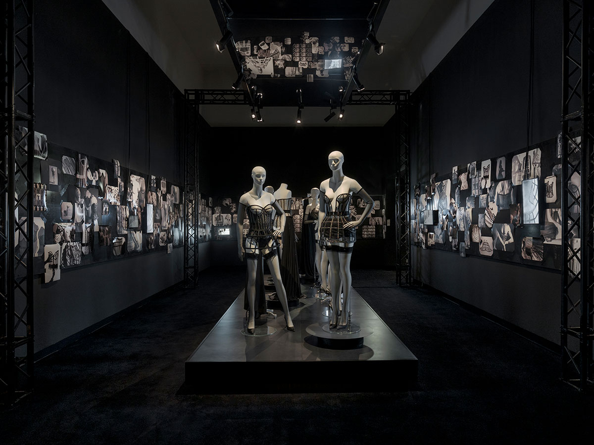 DAL_CUORE_ALLE_MANI_EXHIBITION_ROMA-2025_ANATOMY-OF-TAILORING_PH-DSL_STUDIO_DSC1380