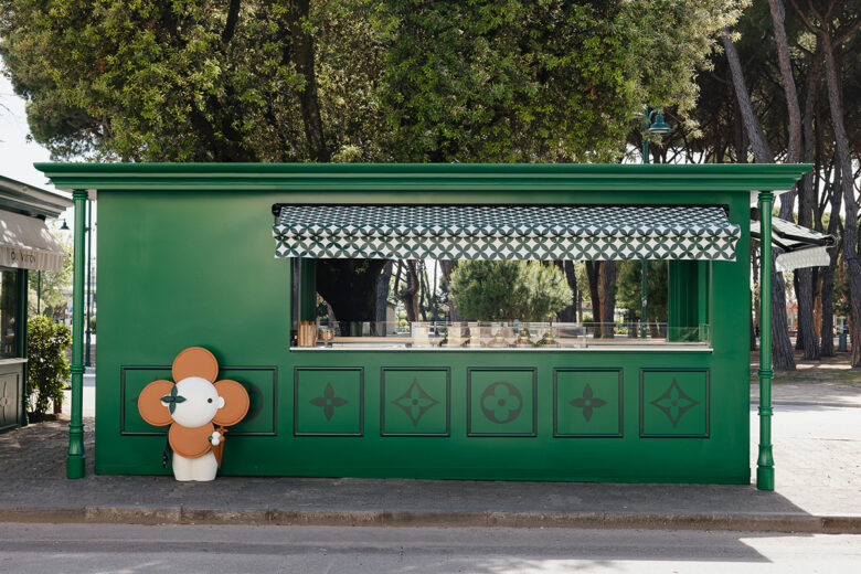 Vuitton dà il benvenuto all’estate con un chiosco goloso a Forte dei Marmi