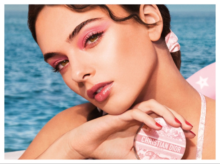 nuove collezioni make up estate 2025 trucco di tendenza cover mobile