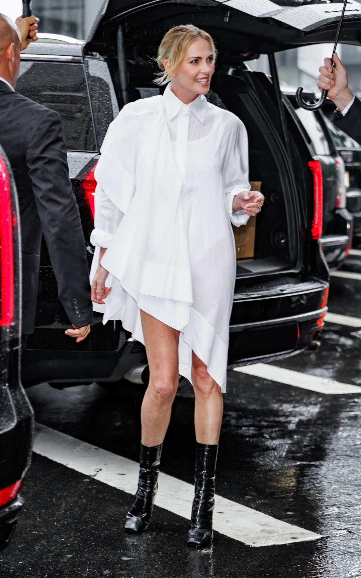 ok Charlize Theron in Givenchy