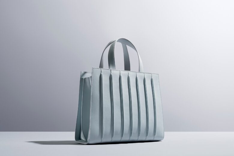 La Whitney Bag di Max Mara compie dieci anni: un’icona di stile tra architettura e moda