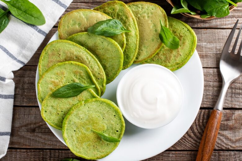 La ricetta da provare nel weekend: pancake integrali con yogurt greco di capra e spinaci