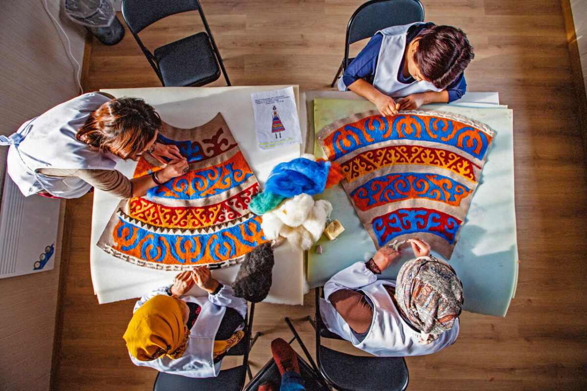 Title: Climate Change and Mountain ForestsObjectives: To contribute to the development of mountain regions in Latin America and the Pacific, by enhancing the sustainable management of mountain ecosystems and the promotion of local economies interms of production and marketing of mountain products. (Project linked to GCP/GLO/204/MUL. Close collaboration with GCP/PNG/006/EC and UNJP/PNG/004/UNJ).