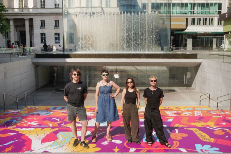 Apple Piazza Liberty: “I am who I am” è un inno alla libertà per celebrare il Pride 2025