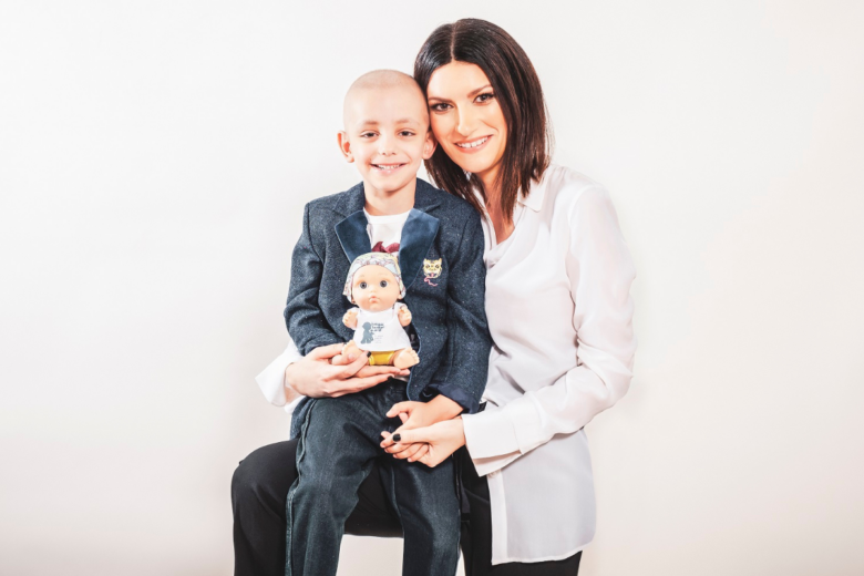 Baby Pelones e Laura Pausini sostengono i piccoli pazienti oncologici del Gemelli di Roma