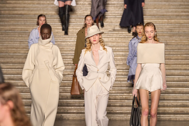 Max Mara sfila alla Reggia di Caserta: 5 highlight della Resort 2026