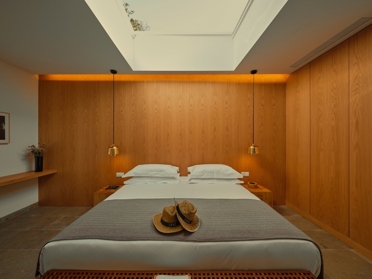 Sky View and King size bed Lake SKy Junior Suite