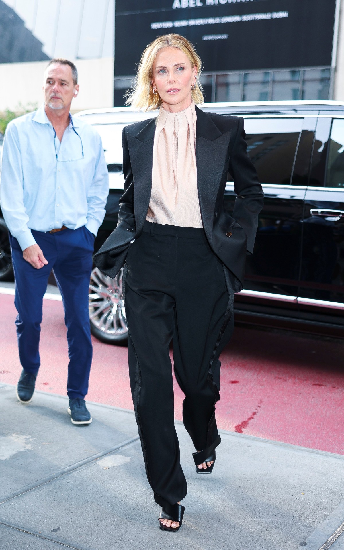 ok Charlize Theron in Givenchy