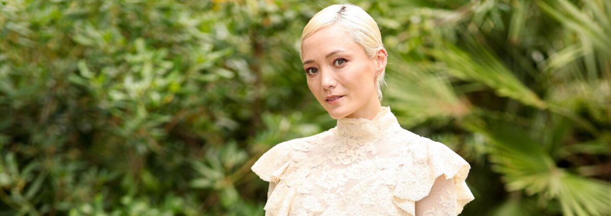 DESK pom klementieff