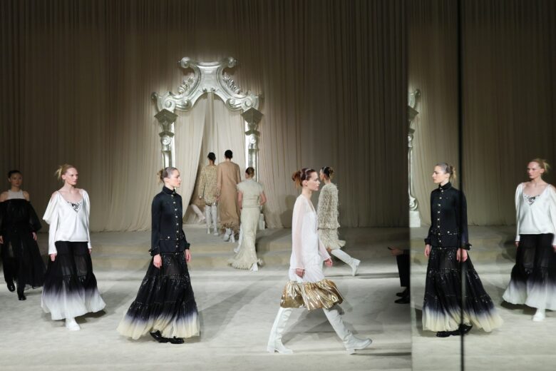 Chanel Haute Couture, tra rigore maschile e libertà femminile