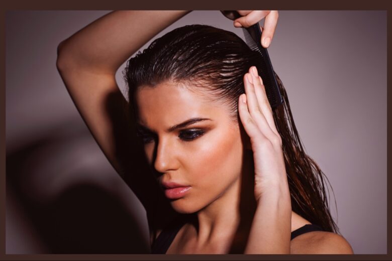Wet look mania: è il momento di sfoggiare acconciature capelli effetto bagnato
