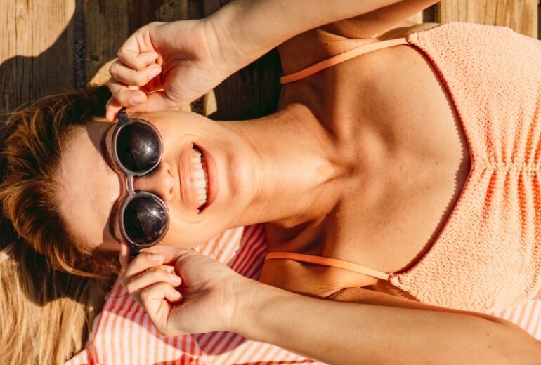 Non basta (solo) prendere il sole: ecco gli alimenti che preparano la pelle all’estate e valorizzano l’abbronzatura