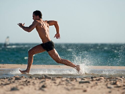 Фитнес на пляже без инструментов