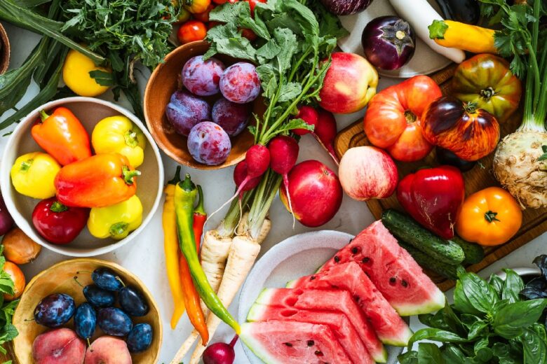 Frutta, verdura e semi: i superfood da portare in tavola per affrontare al meglio l’estate