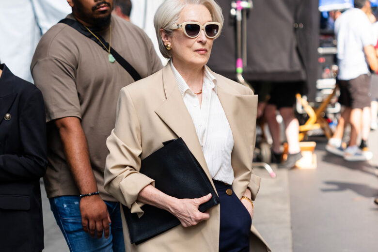 Il secondo look di Miranda Priestley sul set de “Il Diavolo veste Prada 2” parla italiano ed è un marchio che dovreste assolutamente tenere d’occhio…