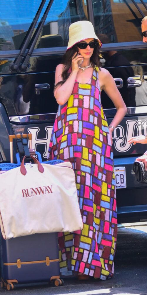 Ну, Энн Хэтэуэй в Aym 2