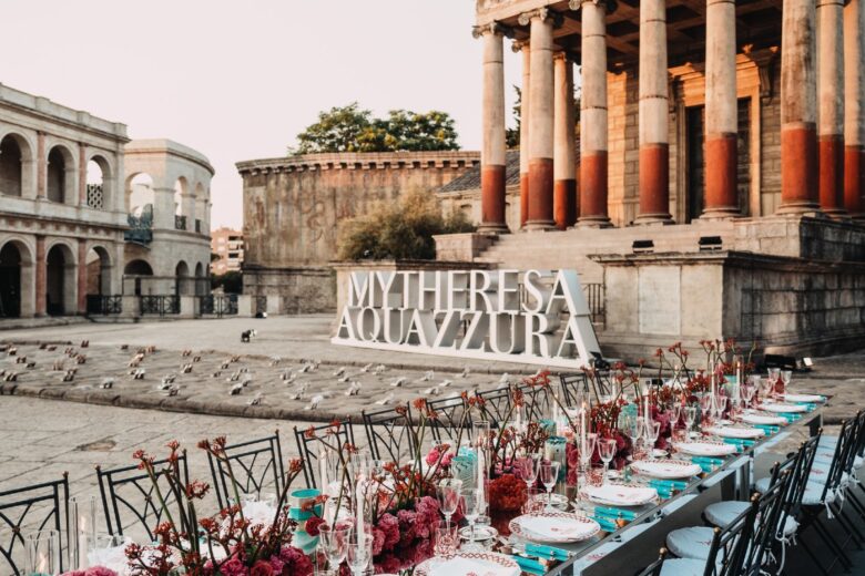 Aquazzura e Mytheresa omaggiano la Dolce Vita italiana con un’esperienza nel cuore di Roma
