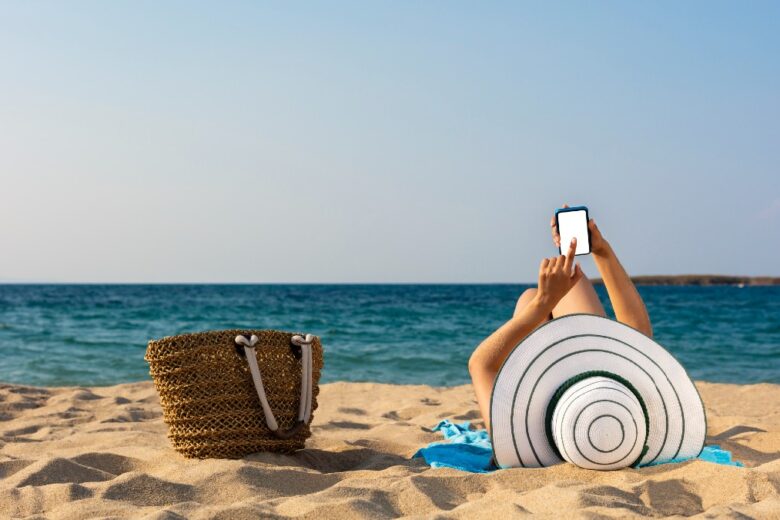3 strategie efficaci per dire addio allo smartphone in vacanza (senza ansie da notifiche)