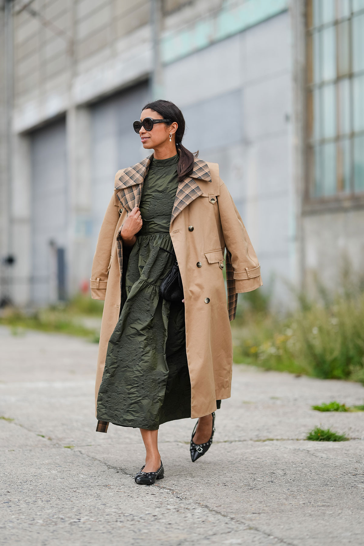 Miriam-Nehring-abito-midi-e-trench
