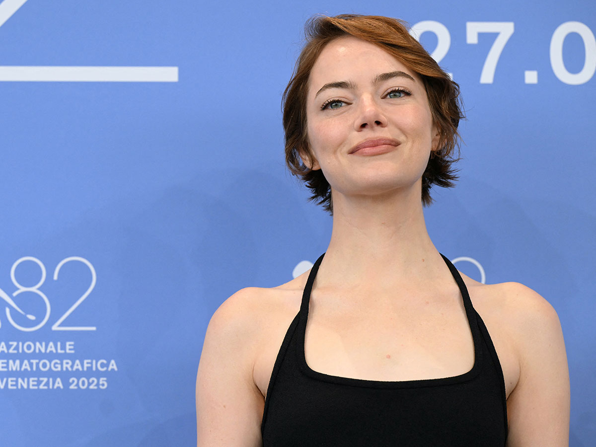 emma-stone-venezia-2025-ape