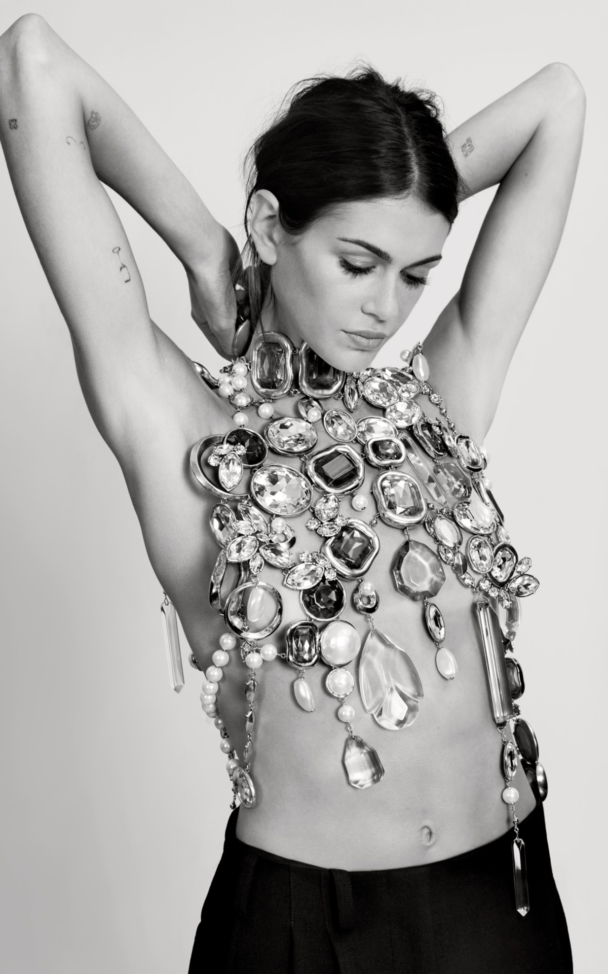ok 2GIVENCHY_FW25_WOMEN_CAMPAIGN_DIGITAL_9x16_02