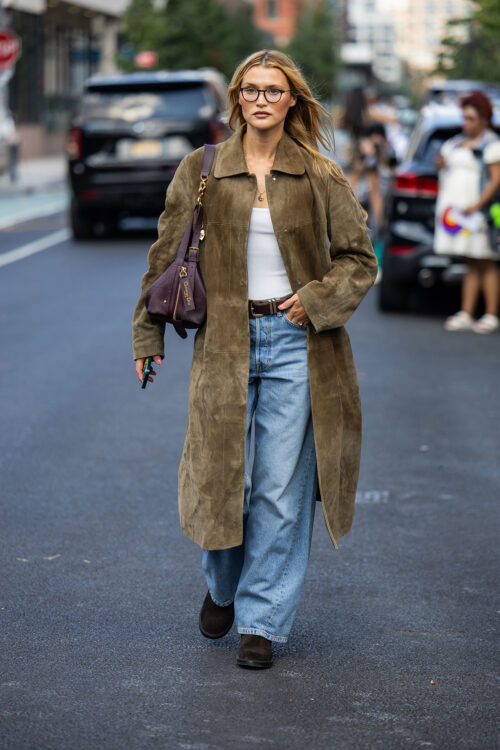 Chloe-lecareux-wears-khaki-olive-green-seud-coat, -denim-джины-из-заседания