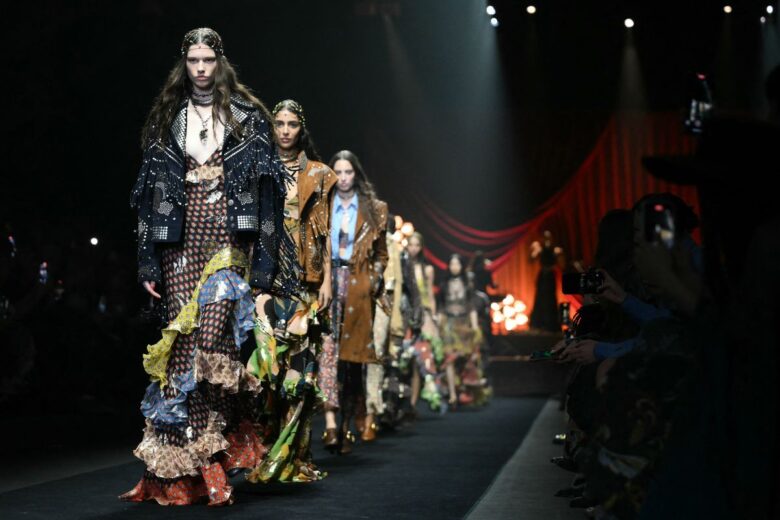 Milano Fashion Week, il meglio del secondo giorno di sfilate Primavera-Estate 2026
