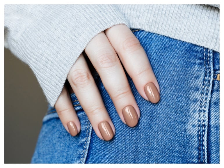 colori di smalto di moda tendenze unghie autunno inverno 2025 2026 cover mobile