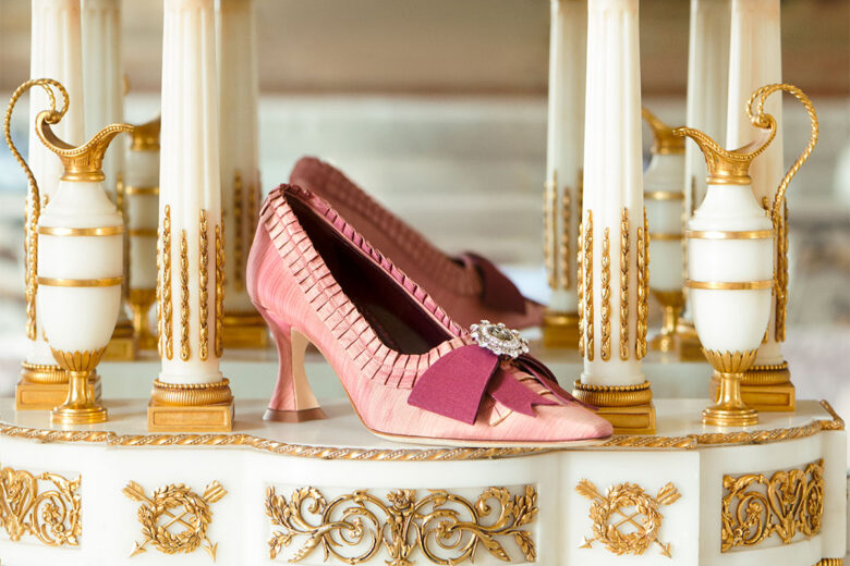 Manolo Blahnik, sponsor della mostra Marie Antoinette Style, lancia una capsule collection da “love at first sight” assicurato
