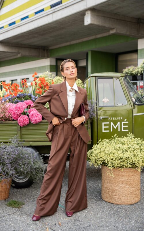 Ну, Джулия Арена