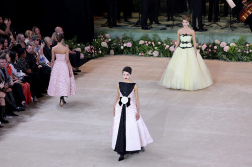 Ричард Куинн - взлетно -посадочная полоса - LFW сентябрь 2025 г.