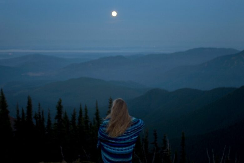 Come praticare i rituali di luna piena per abbracciare l’energia spirituale dell’autunno
