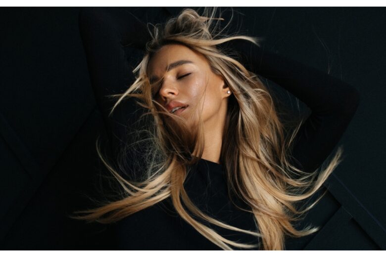 Schiariture capelli: tendenze inverno 2025/2026, tecniche e consigli