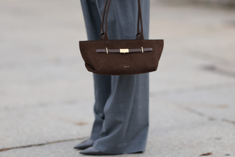 Le borse più chic dell’autunno? Quelle con cintura (e noi vi mostriamo i modelli più belli in circolazione)