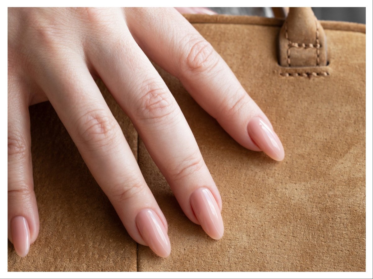 colori di smalto di moda tendenze unghie autunno inverno 2025 2026 cover 02