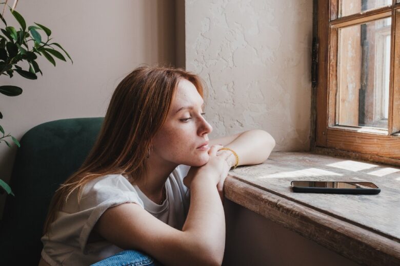 Questi sono i segni zodiacali che fanno ghosting e non rispondono mai ai messaggi